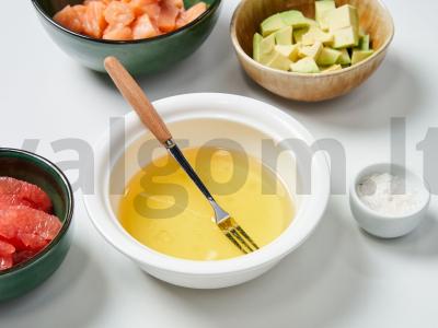 Salotos su greipfrutais, lašiša ir avokadais Žingsnis 1