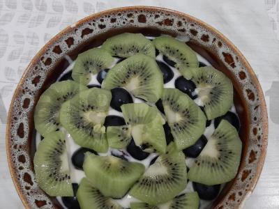 Vaisių salotos su vyšniomis pagrindine nuotrauka