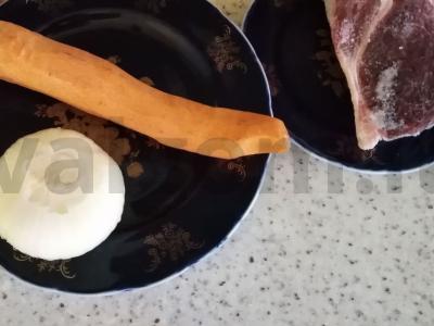 Veršienos guliašas su daržovėmis Žingsnis 1