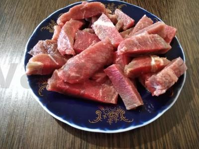 Veršienos guliašas su daržovėmis Žingsnis 2