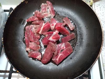 Veršienos guliašas su daržovėmis Žingsnis 3