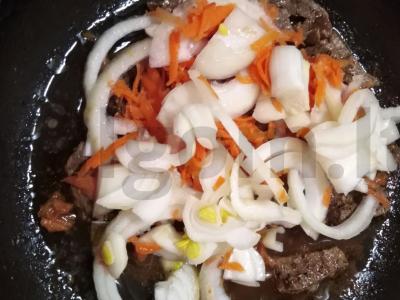 Veršienos guliašas su daržovėmis Žingsnis 4