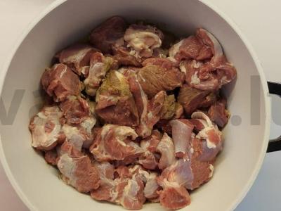 Aštri ėriena su daržovėmis Žingsnis 1