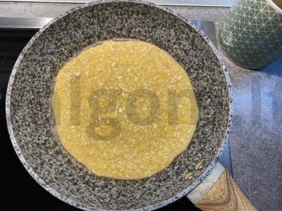 Avižinių dribsnių blynas su pomidorais ir grietinėlės sūriu Žingsnis 2