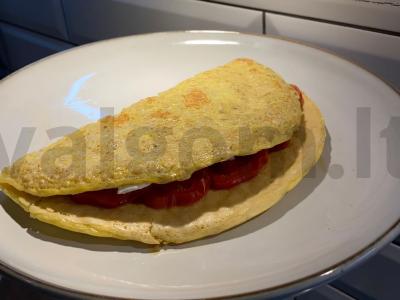 Avižinių dribsnių blynas su pomidorais ir grietinėlės sūriu pagrindine nuotrauka