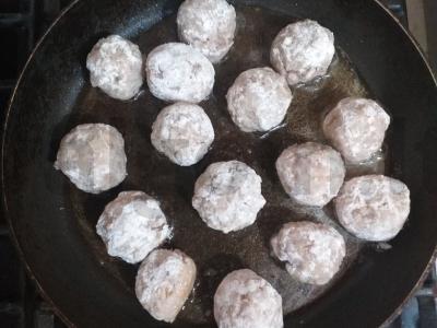 Mėsos kukuliai su ryžiais pomidorų padaže Žingsnis 4
