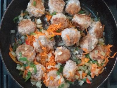 Mėsos kukuliai su ryžiais pomidorų padaže Žingsnis 5