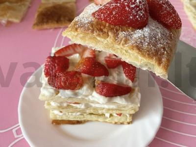 Sluoksnių pyragai pagrindine nuotrauka