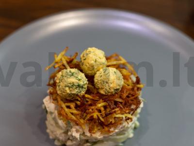 Tetervinų lizdo salotos. pagrindine nuotrauka