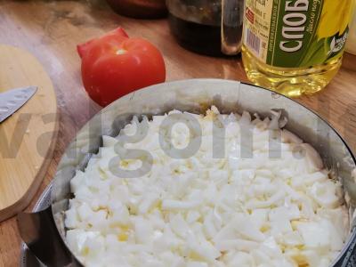 Salotos su krabų lazdelėmis ir rūkyta paprika Žingsnis 2