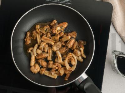Pieno tyrė su jūros gėrybėmis Unagi padaže Žingsnis 3