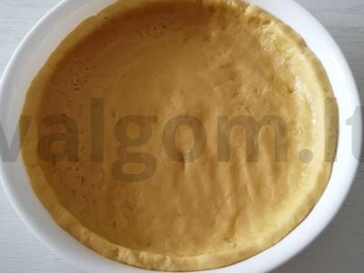 Vyšnių pyragas su grietinės įdaru Žingsnis 4