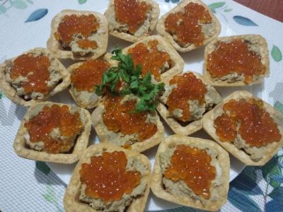 Spalvingas ir skanus jūros gėrybių paštetas tartaletėse pagrindine nuotrauka
