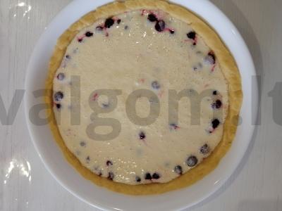 Vyšnių pyragas su grietinės įdaru Žingsnis 7