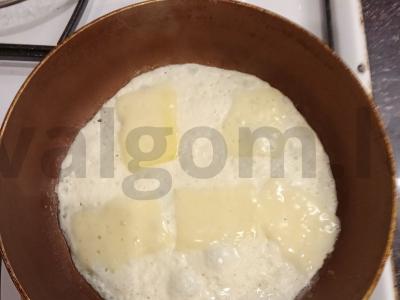 Čederio sūrio omletas pagrindine nuotrauka