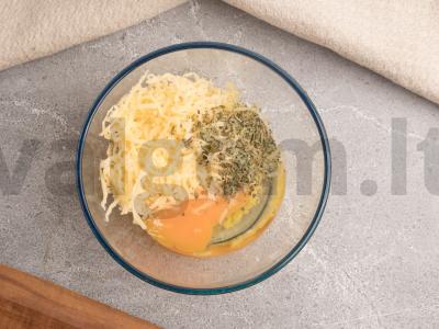 Cukinijos su Provanso žolelėmis, sūriu ir kiaušiniu Žingsnis 2