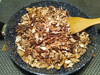 Maistinga graikinių riešutų halva Žingsnis 1