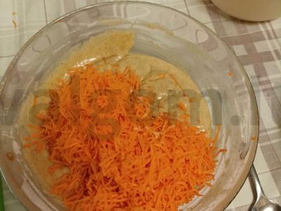 Morkų pyragas su prieskoniais, sultenėmis ir graikiniais riešutais Žingsnis 3