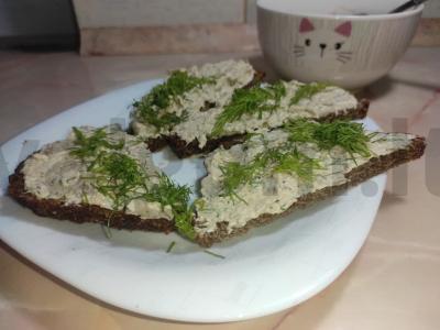 Paštetas su majonezu ir šprotais pagrindine nuotrauka