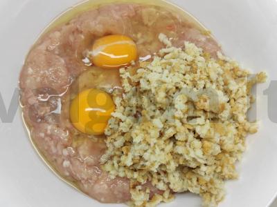 Kepti kotletai su pomidorais Žingsnis 1