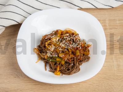 Daržovių soba su barbekiu padažu pagrindine nuotrauka