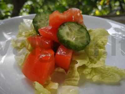 Trijų ingredientų salotos pagrindine nuotrauka