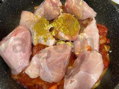 Troškinti vištienos blauzdelės su graikiniais riešutais Žingsnis 2