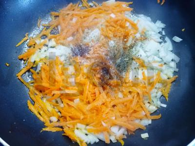 Bulvės su svogūnų padažu Žingsnis 2