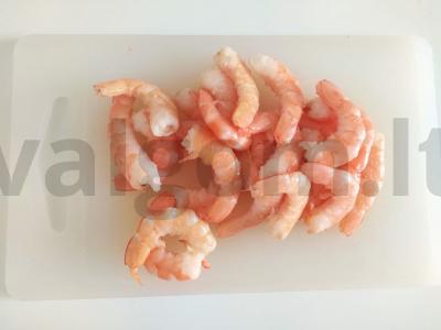 Delikatesinės krevečių, ananasų, avokadų ir parmezano salotos su jogurto padažu Žingsnis 1