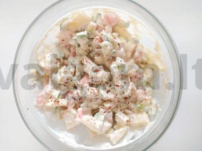 Delikatesinės krevečių, ananasų, avokadų ir parmezano salotos su jogurto padažu pagrindine nuotrauka