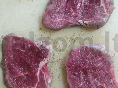 Jautienos nugarinė granatų padaže Žingsnis 1