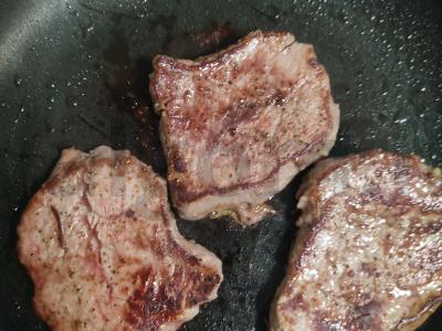 Jautienos nugarinė granatų padaže Žingsnis 2