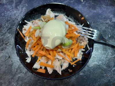 Vištienos salotos su korėjietiškomis morkomis Žingsnis 4