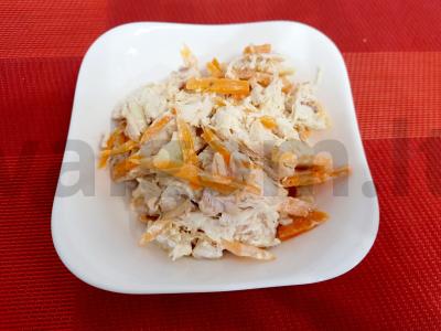 Vištienos salotos su korėjietiškomis morkomis pagrindine nuotrauka