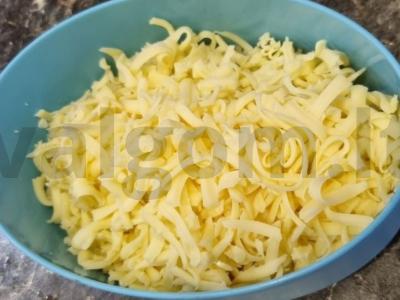 Kaimiško stiliaus troškinys su mėsa, sūriu ir žolelėmis Žingsnis 5