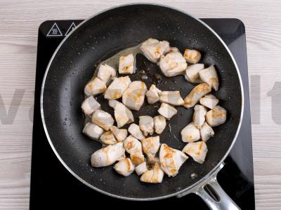 Troškinys su žiediniais kopūstais ir vištiena Žingsnis 4