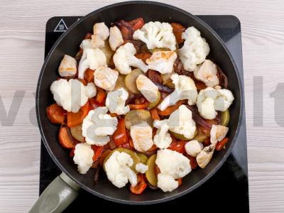 Troškinys su žiediniais kopūstais ir vištiena Žingsnis 5