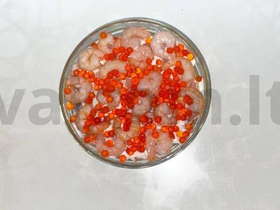 Sluoksniuotos salotos su krevetėmis ir lašiša pagrindine nuotrauka