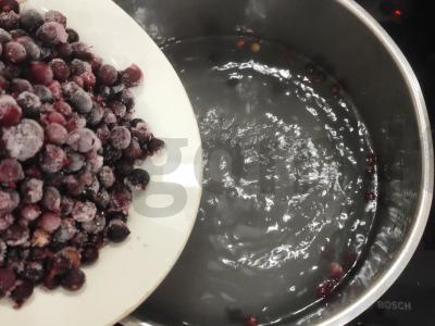 Sodo juodųjų serbentų kompotas Žingsnis 3