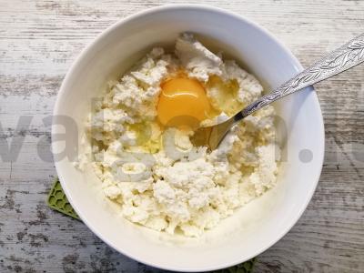 Nesaldinti sūrio pyragaičiai Žingsnis 1