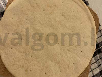 Greita naminė pica su malta mėsa, grybais ir žolelėmis Žingsnis 2