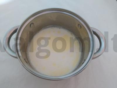 Karamelinis padažas iš kefyro, kakavos sviesto ir medaus Žingsnis 2