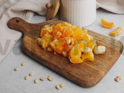 Mandarinų uogienė su kedro riešutais, kardamonu ir cinamonu Žingsnis 1