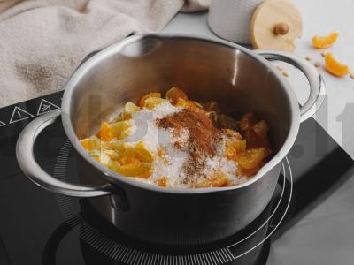 Mandarinų uogienė su kedro riešutais, kardamonu ir cinamonu Žingsnis 2