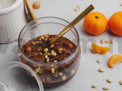 Mandarinų uogienė su kedro riešutais, kardamonu ir cinamonu pagrindine nuotrauka
