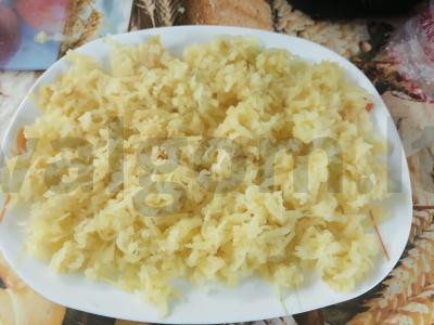 Sluoksniuotos salotos "Mimosa" su konservuota saira Žingsnis 5