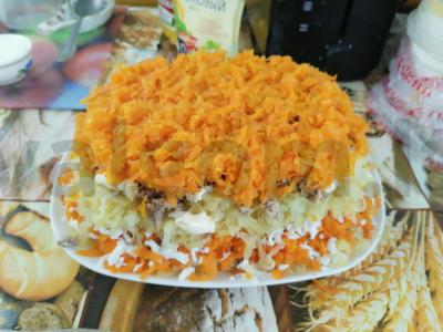 Sluoksniuotos salotos "Mimosa" su konservuota saira Žingsnis 14