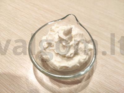 Varškės ir grietinėlės kremas pagrindine nuotrauka