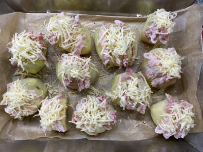 Bulvės, įdarytos šonine ir sūriu Žingsnis 4