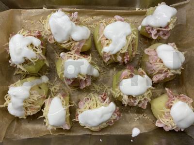 Bulvės, įdarytos šonine ir sūriu Žingsnis 5